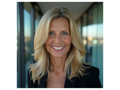 Leslie headshot